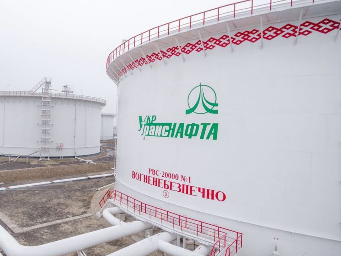"Укртранснафта" заплатит более 500 млн грн, чтобы завершить трехлетний конфликт вокруг хранения нефти
