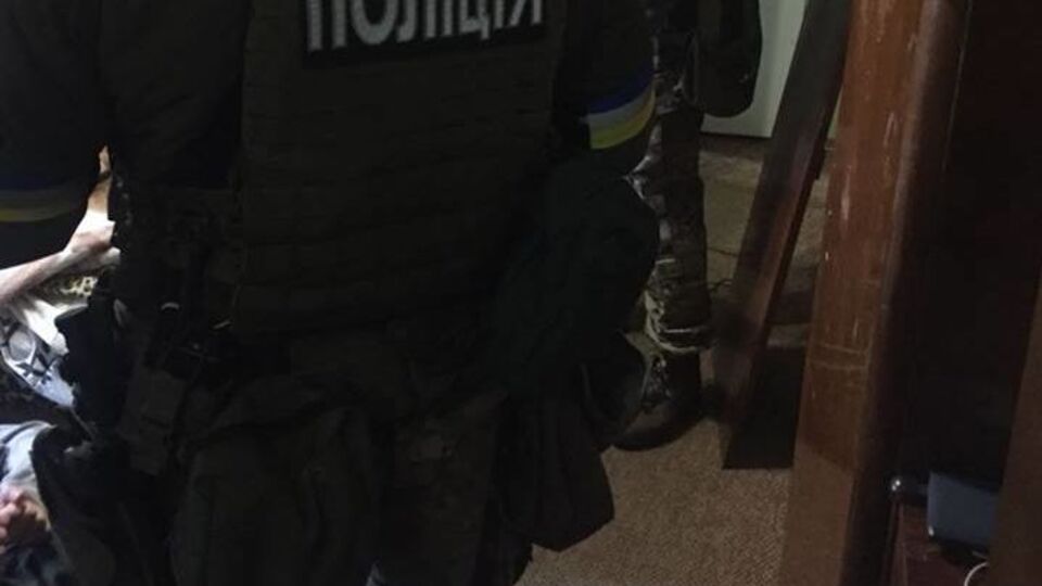 Затримано двох осіб, підозрюваних у збройному опорі поліцейським