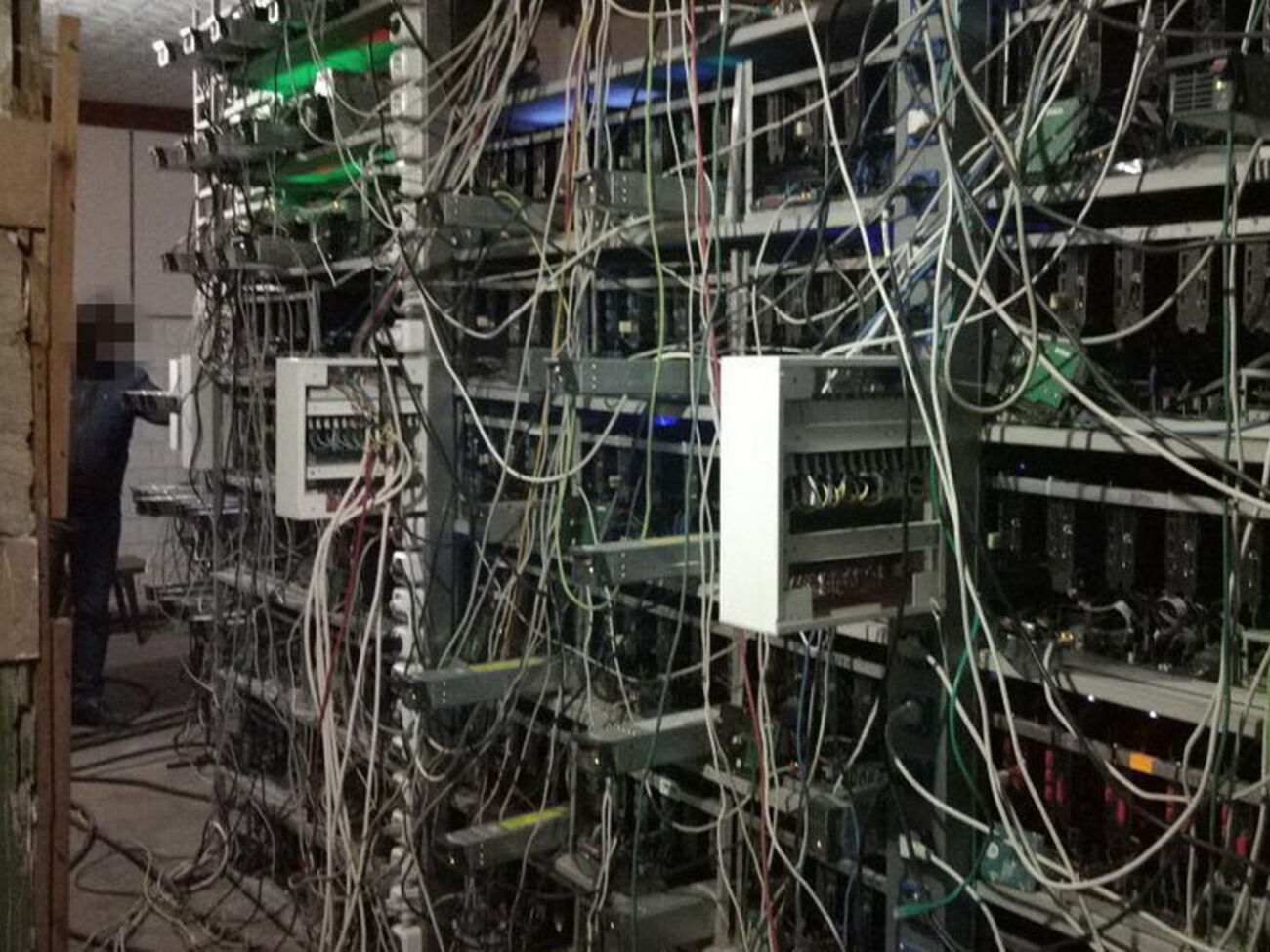 За даними правоохоронців, біткоіни майнили для закупівлі сепаратистами зброї та екіпірування