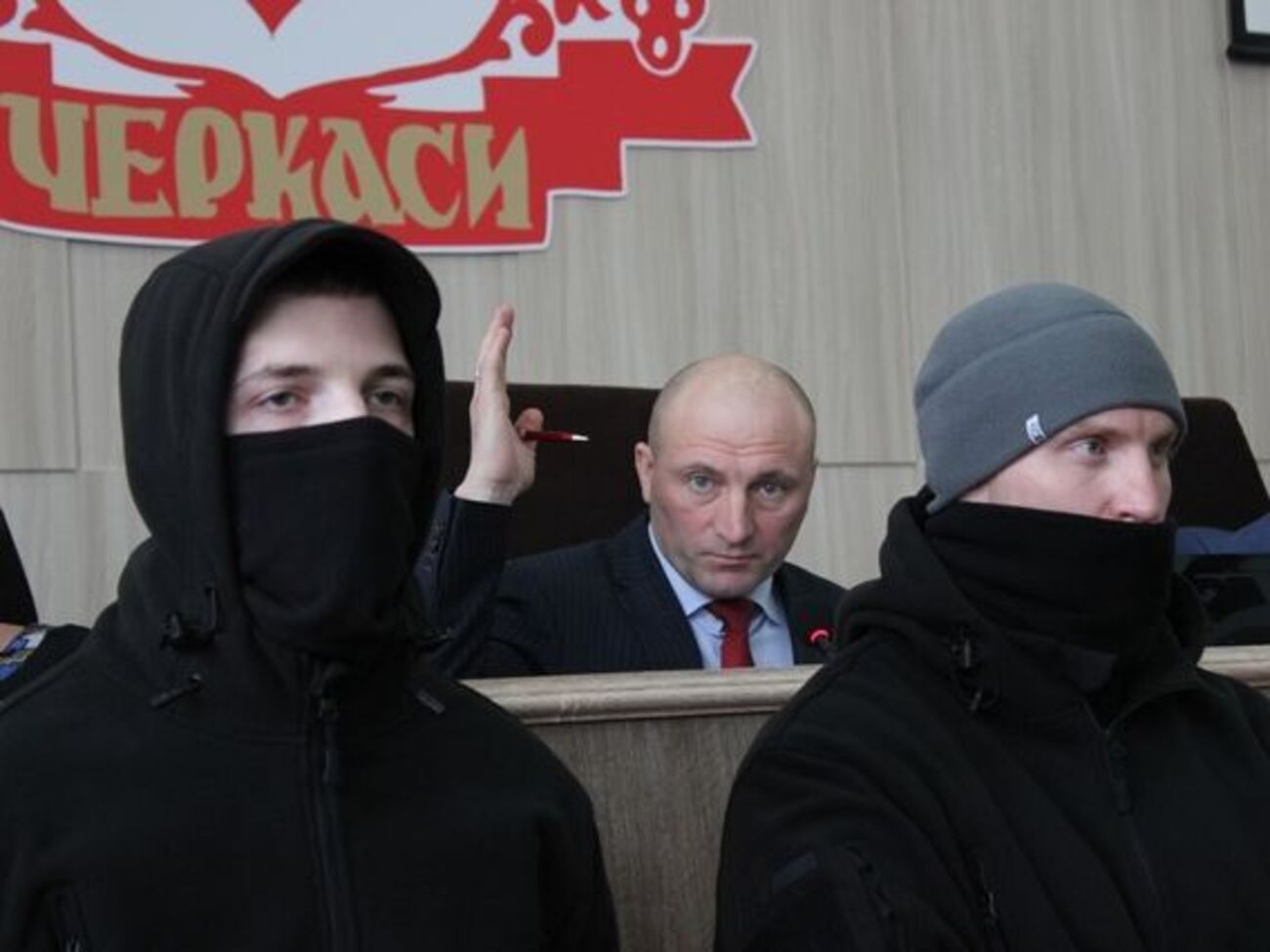 Депутаты голосовали в присутствии активистов