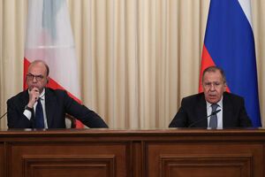Лавров (справа) встретился с Альфано в Москве