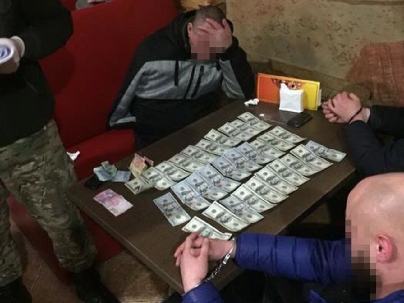 Кримінальне провадження відкрили за ч. 3 ст. 368 КК