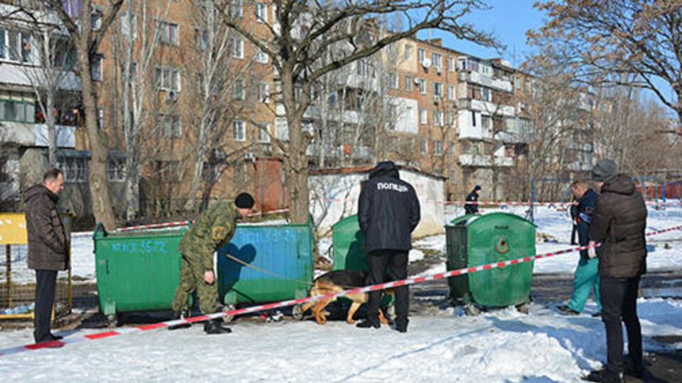 Жінка викинула тіло дитини в сміттєвий контейнер