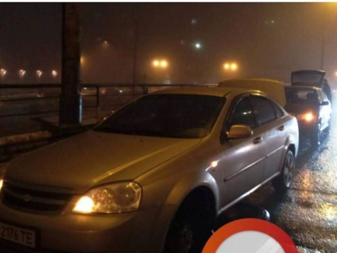 Арматура на Шулявському мосту пошкодила понад 10 авто