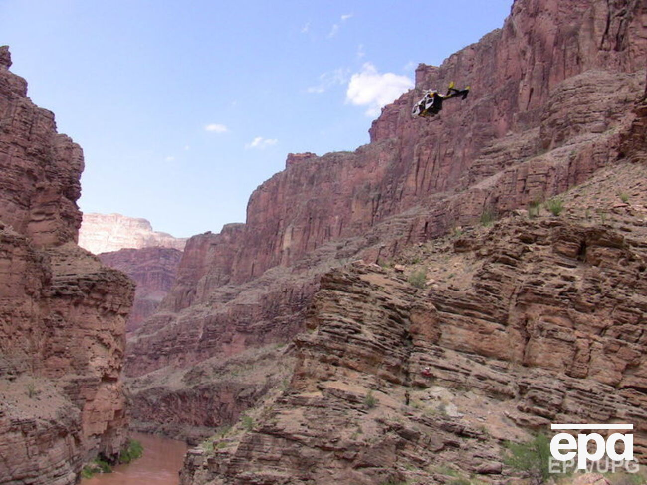 В районе Большого каньона потерпел крушение прогулочный вертолет