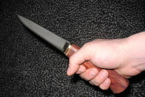 Поліція поки що не уточнила, що саме змусило чоловіка напасти на людей із ножем