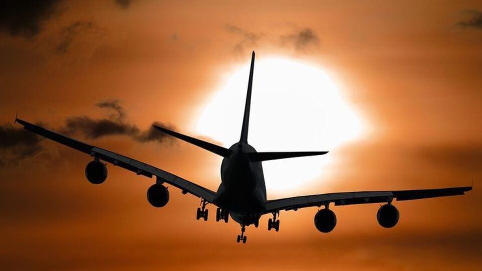 В авіакомпанії підтвердили, що на борту перебувало 65 пасажирів і шестеро членів екіпажу