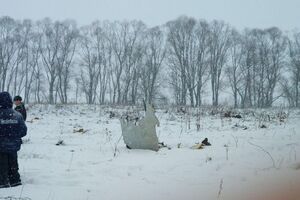 На борту самолета было 65 пассажиров и шесть членов экипажа
