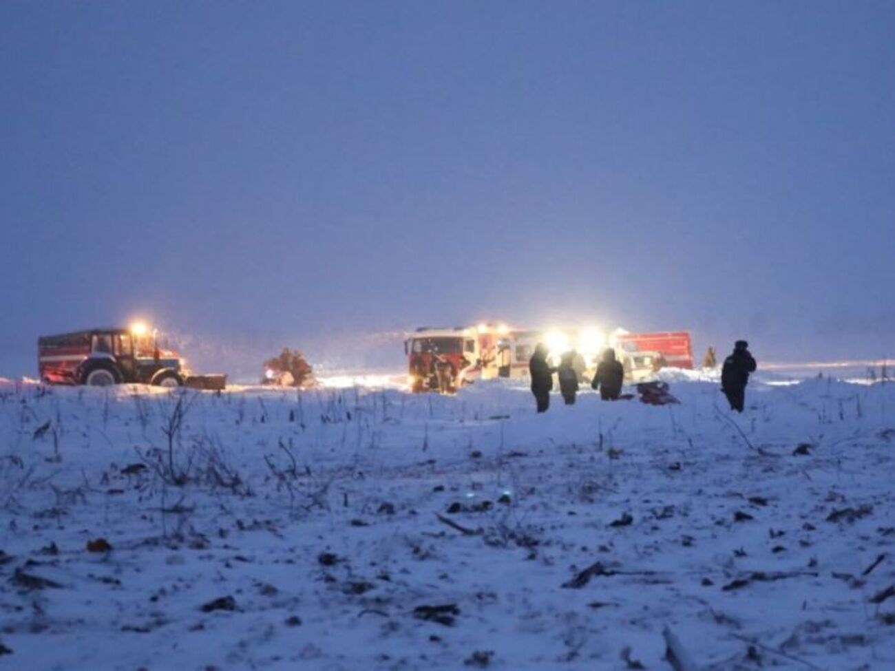 На місці аварії проводять пошуково-рятувальну операцію
