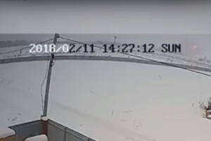 На записи видно, как вдалеке появляется много дыма