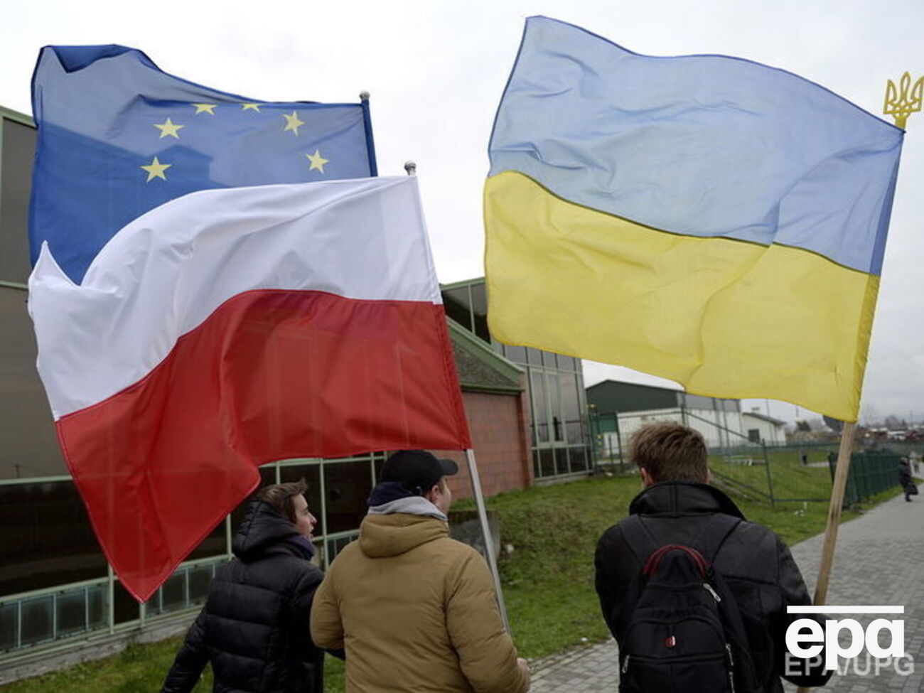 Видання пише, що українці є "колективним героєм польської економіки"