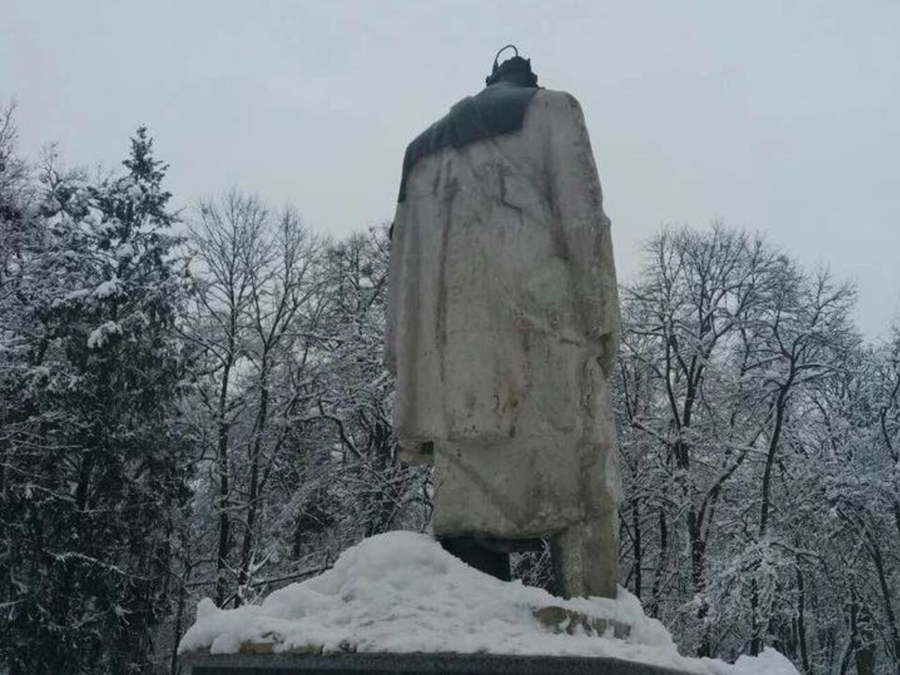 У Стрию пам'ятник Шевченка залишили без голови