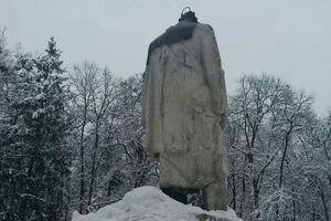 У Стрию пам'ятник Шевченка залишили без голови