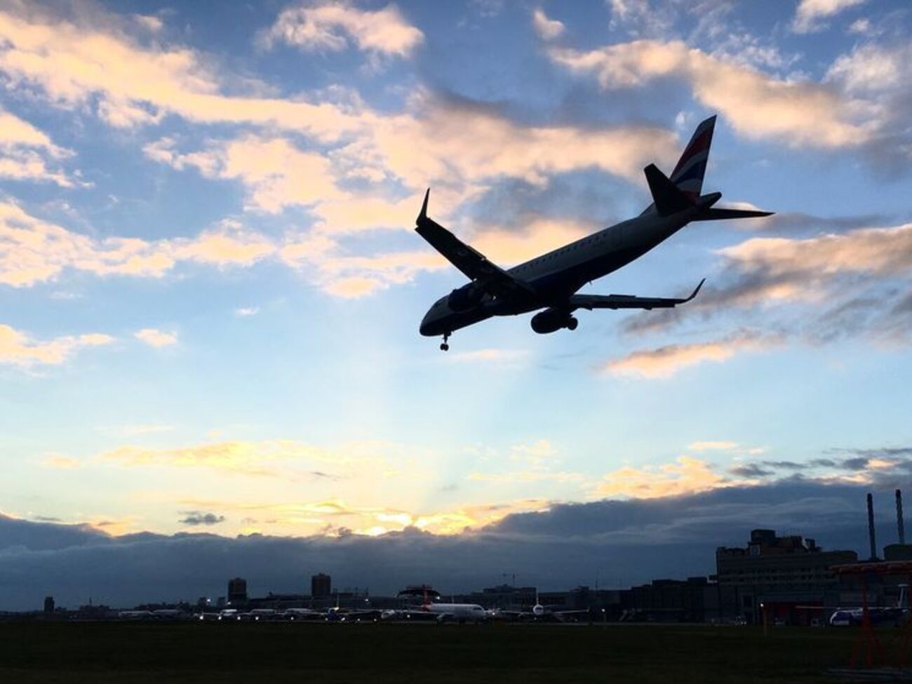 Пассажирам рекомендуют не выезжать в аэропорт и обращаться в свои авиакомпании