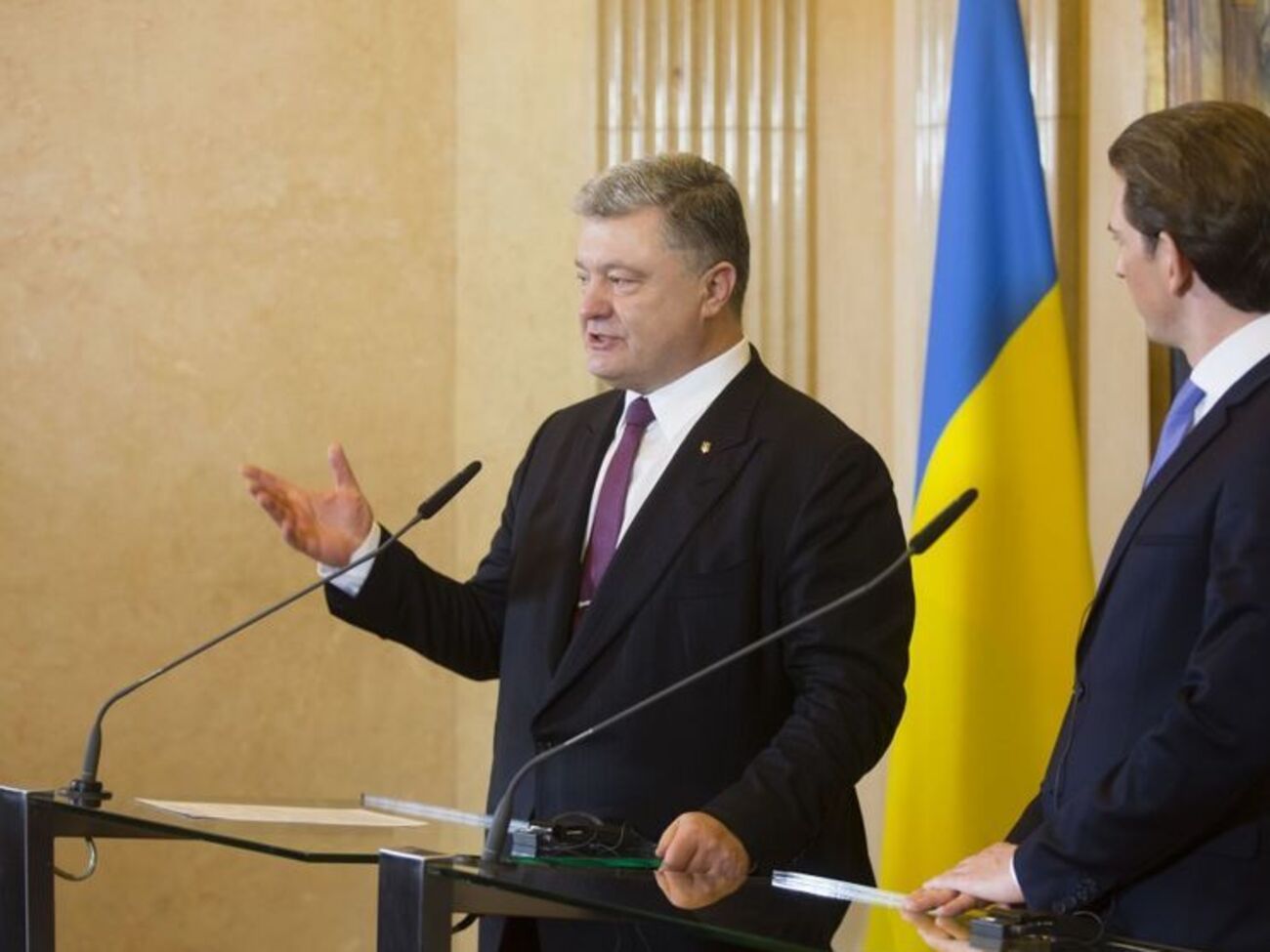 Порошенко: Сущенко, Сенцов, многие крымские татары. Мы хотим вернуть их
