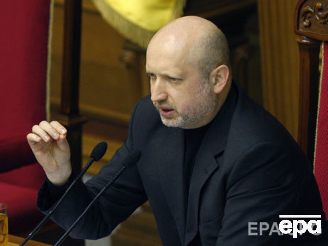 Турчинов заявив, що балотуватися у президенти не буде