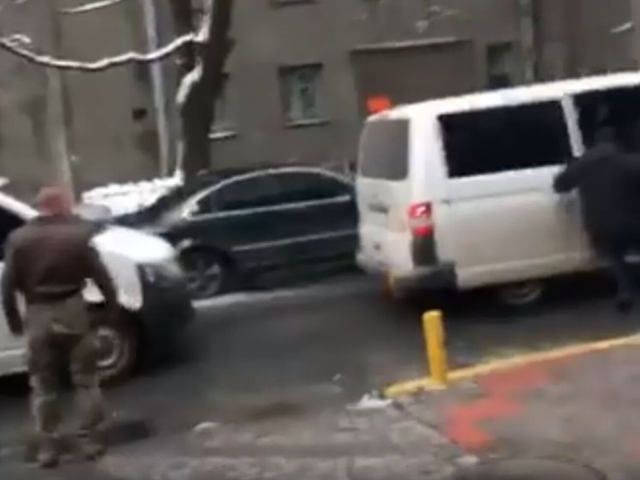 Саакашвили вывозят на белых&nbsp;Volkswagen