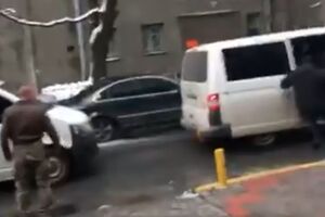 Саакашвили вывозят на белых Volkswagen