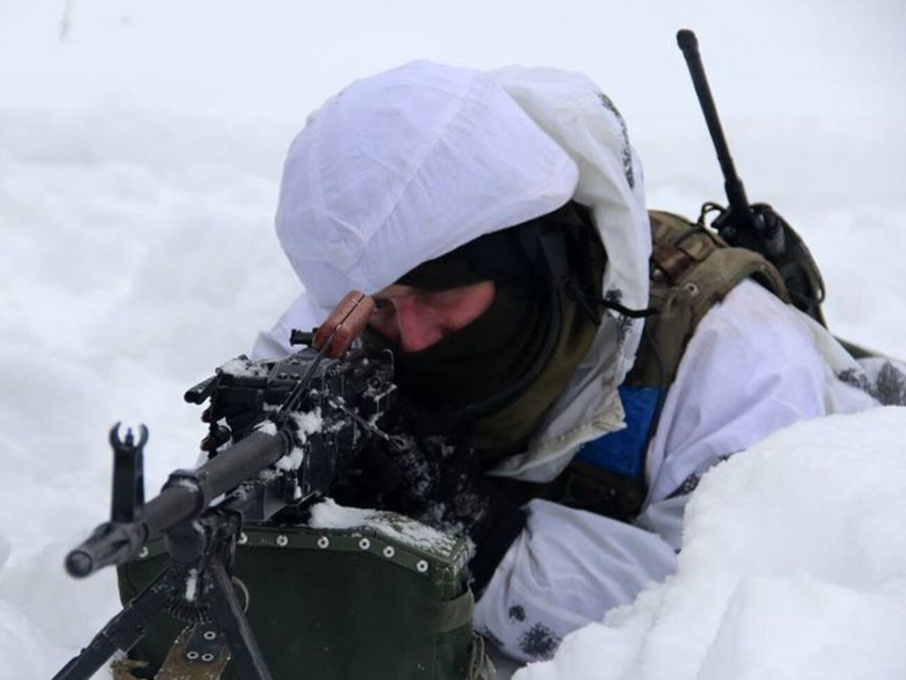 Наиболее интенсивный огонь боевики вели у Крымского Луганской области
