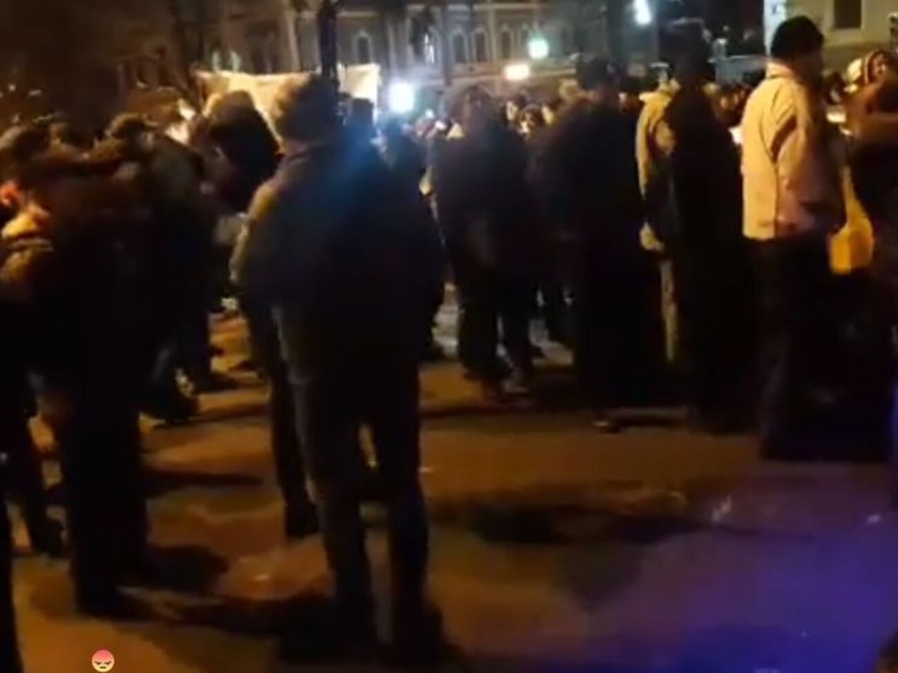 Участь у мітингу бере кілька десятків осіб