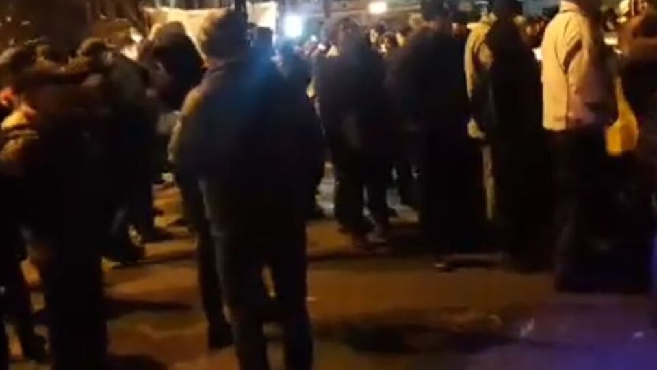 Участь у мітингу бере кілька десятків осіб