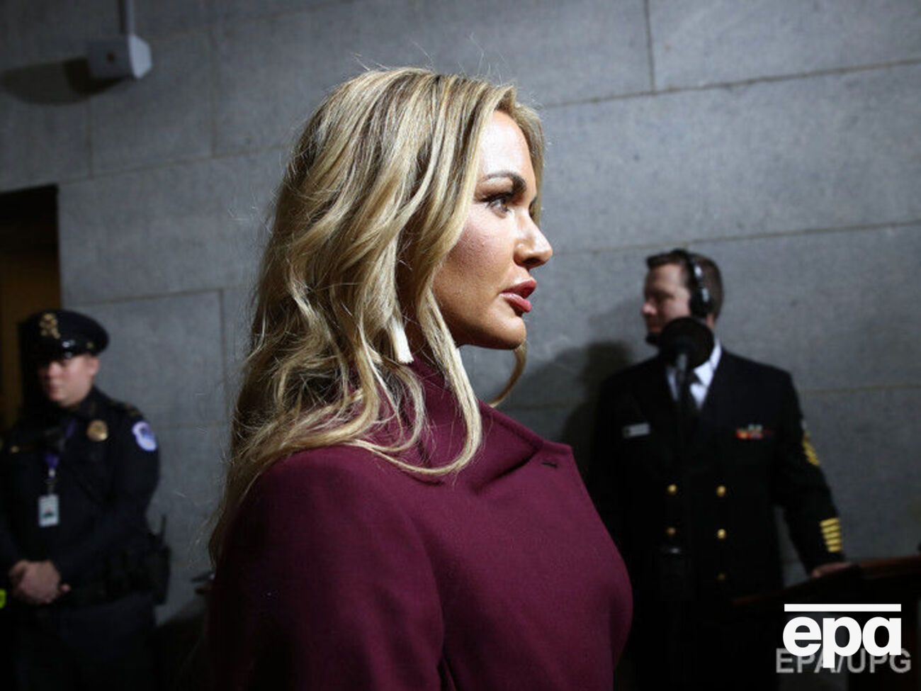 Ванесса сегодня открыла конверт, адресованный ее супругу