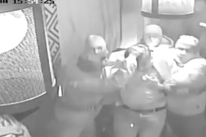 Саакашвілі силоміць вивели з ресторану