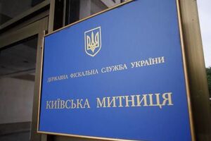 По данным источника, предпринимателей вынуждали платить взятки, создавая искусственные препятствия при оформлении грузов