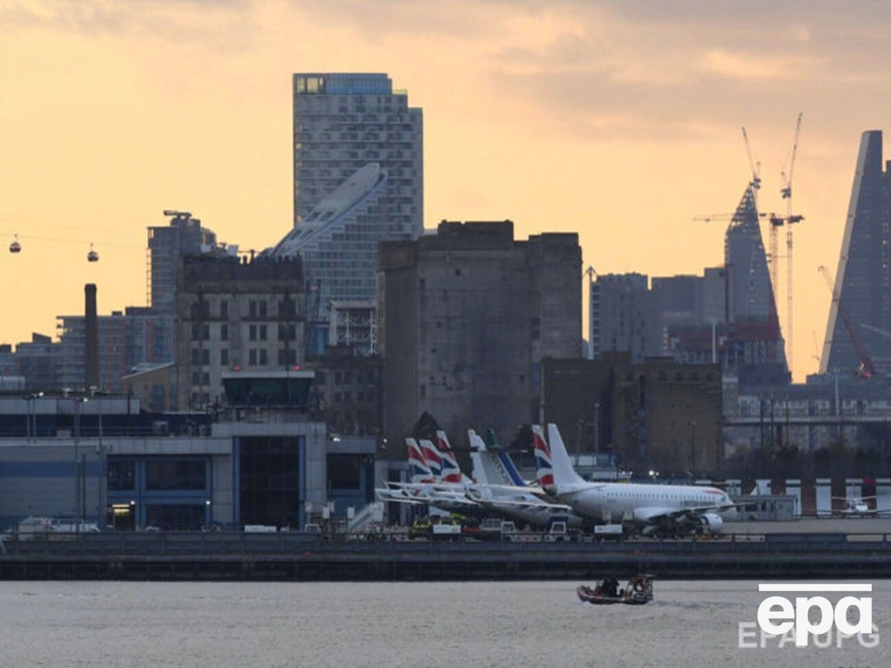 Аеропорт був закритий понад добу