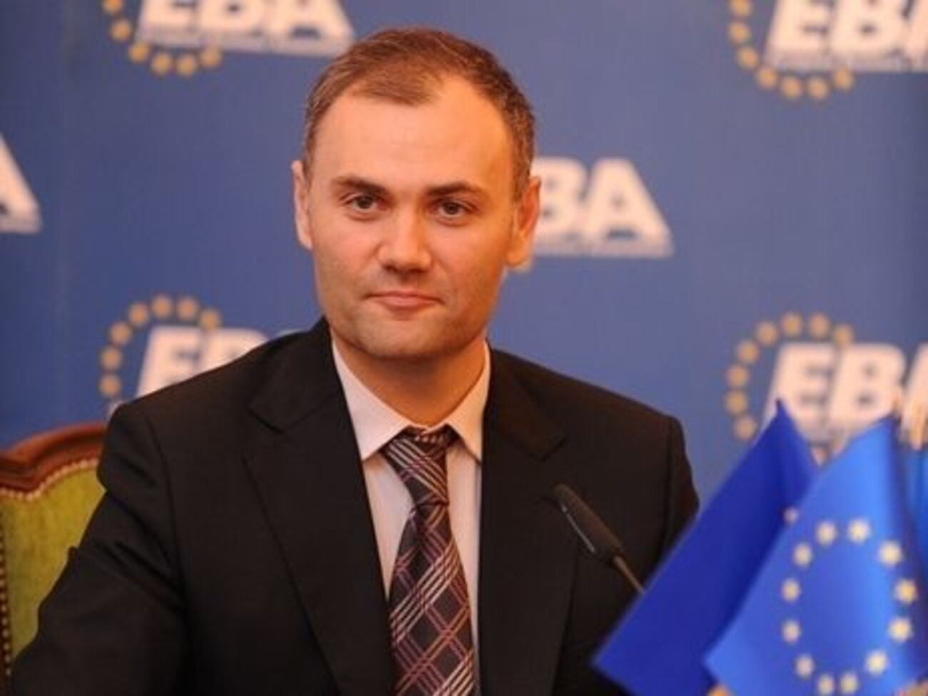 Колобов занимал должность министра финансов Украины в декабре 2012 года&nbsp;&ndash; феврале 2014 года