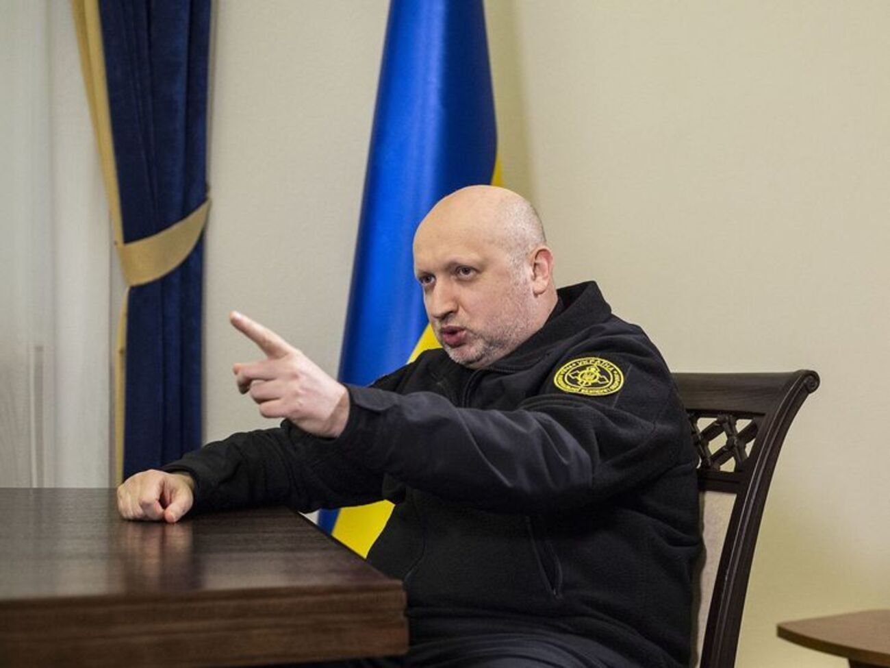 Турчинов: Мы анализируем ситуацию и видим опасность не только на севере и востоке