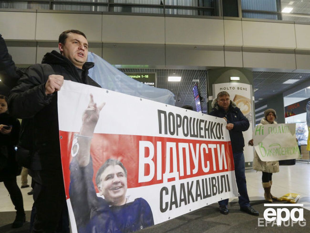 Саакашвілі після затримання вивезли в аеропорт і посадили на літак до Варшави