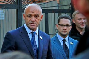 Вугельман (второй справа) прилетел в Киев из Израиля