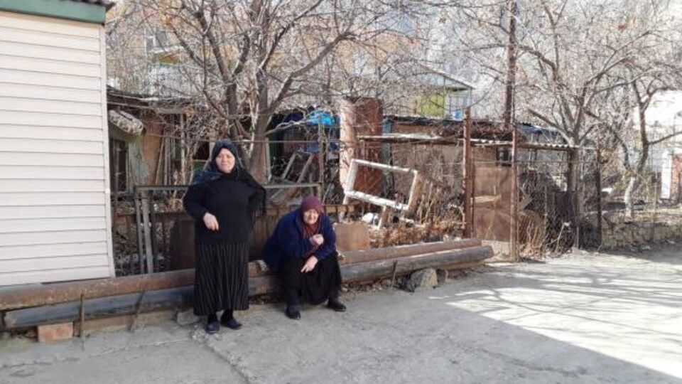 Жители поселка в Дагестане рассказывают, что женщин и детей силовики РФ использовали как "живой щит", а дома разрушили