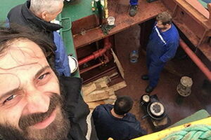 Украинские моряки застряли на теплоходе Skylark