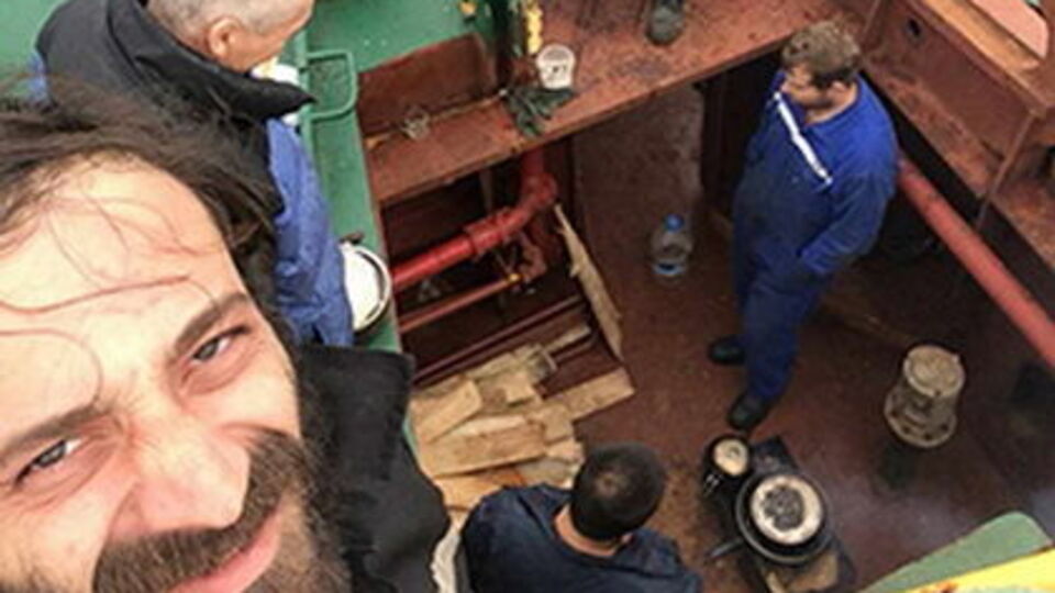 Украинские моряки застряли на теплоходе Skylark