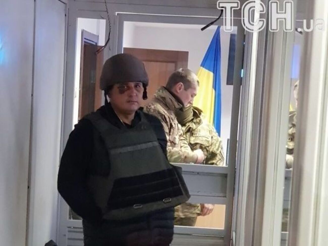 Шепелева привезли в Оболонский районный суд в каске и бронежилете