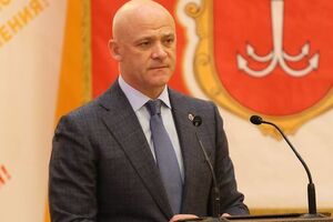 Адвокат посоветовал Труханову прекратить командировки и вернуться в страну