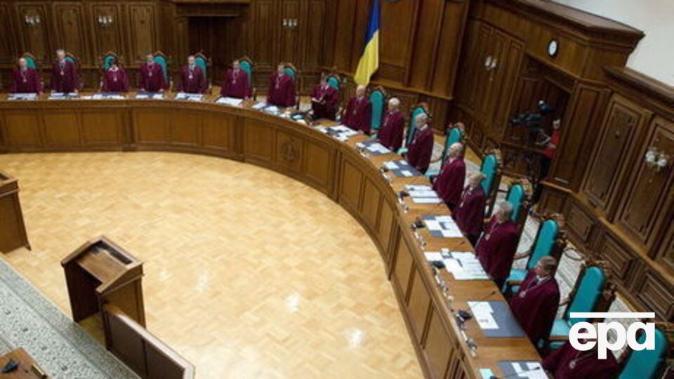 Нардепи просили Конституційний Суд скасувати мораторій, оскільки він обмежує права і свободи громадян