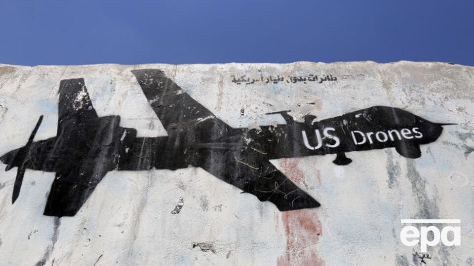 Российский наемник: Там дроны были боевые. Первой ракетой попало, по-моему, в БРДМ. Там сразу погибли 11 человек