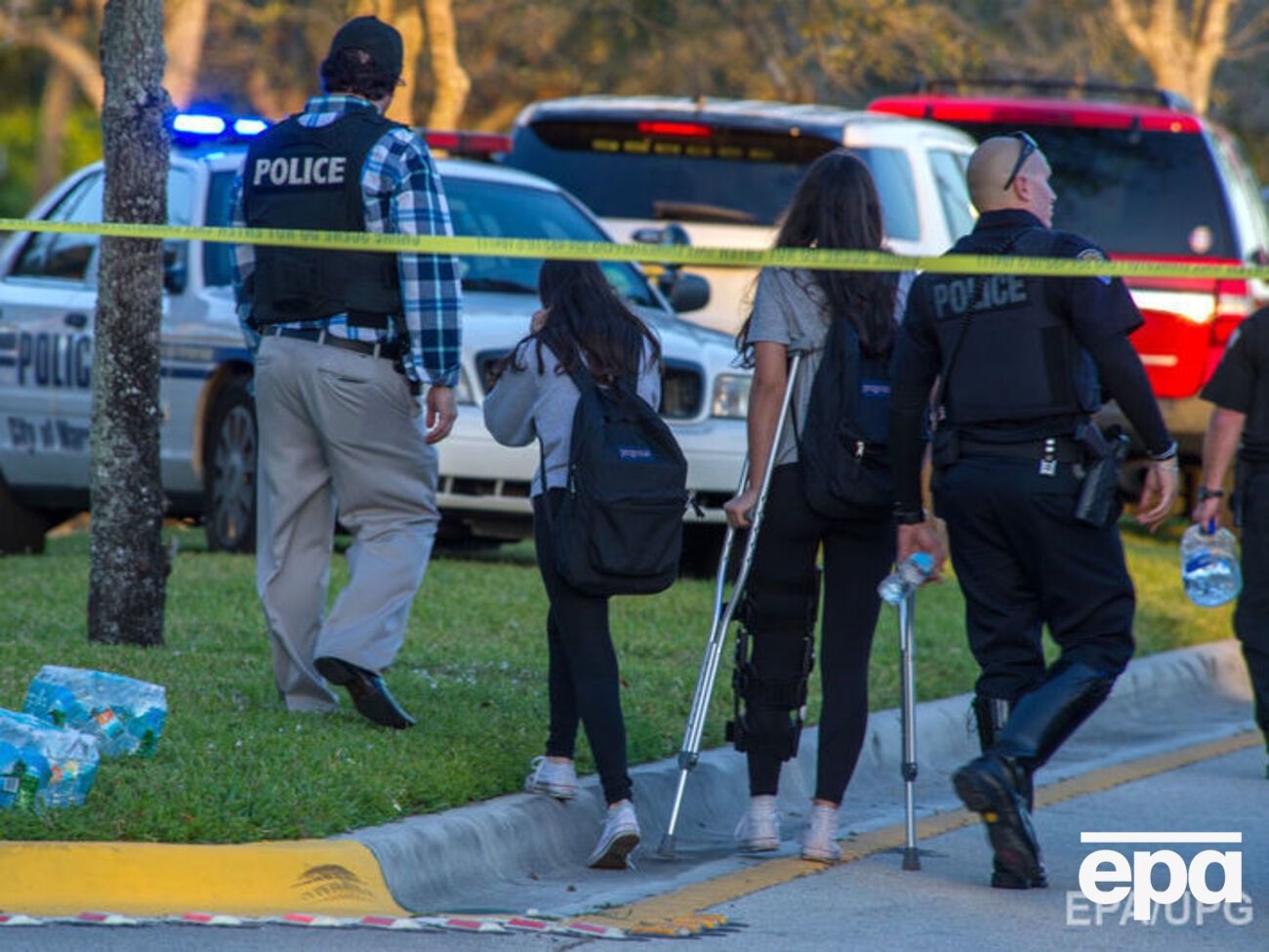 По меньшей мере 14 человек были доставлены в больницы после стрельбы в школе Флориды