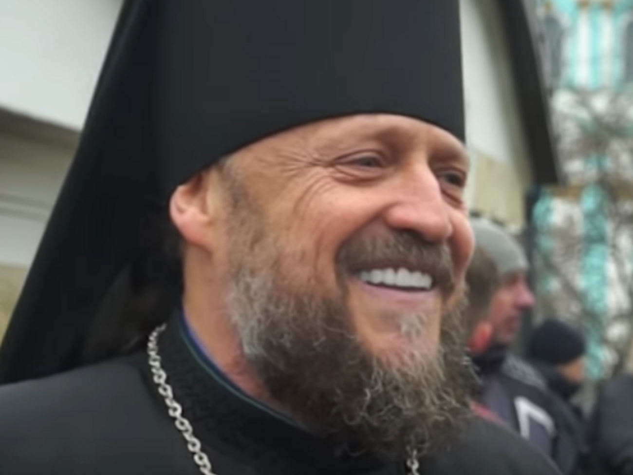 Отец Гедеон не отрицает наличия дорогих автомобилей