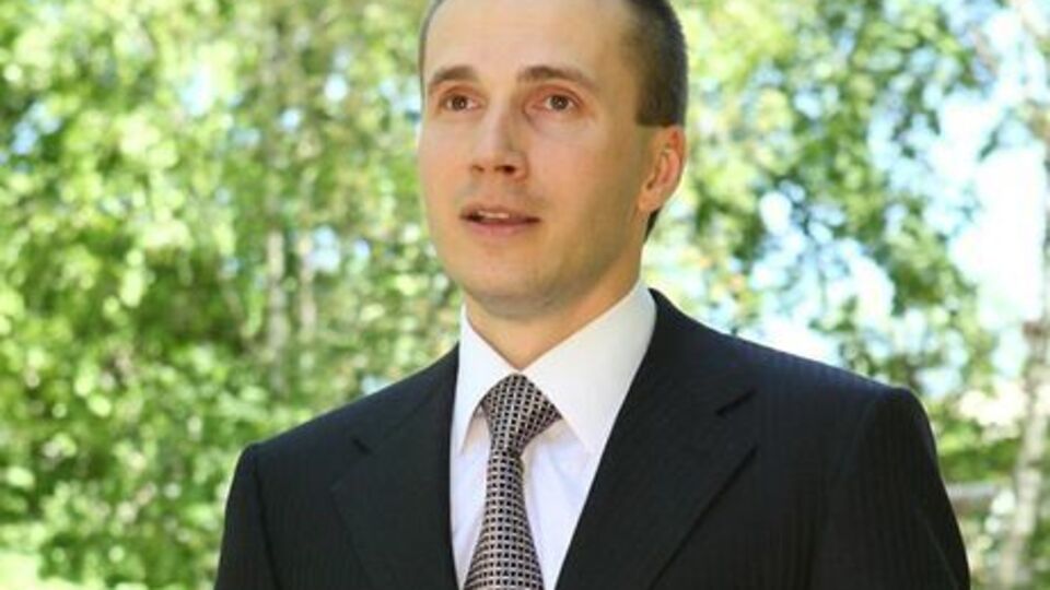 Олександр хоче захистити свої честь і гідність