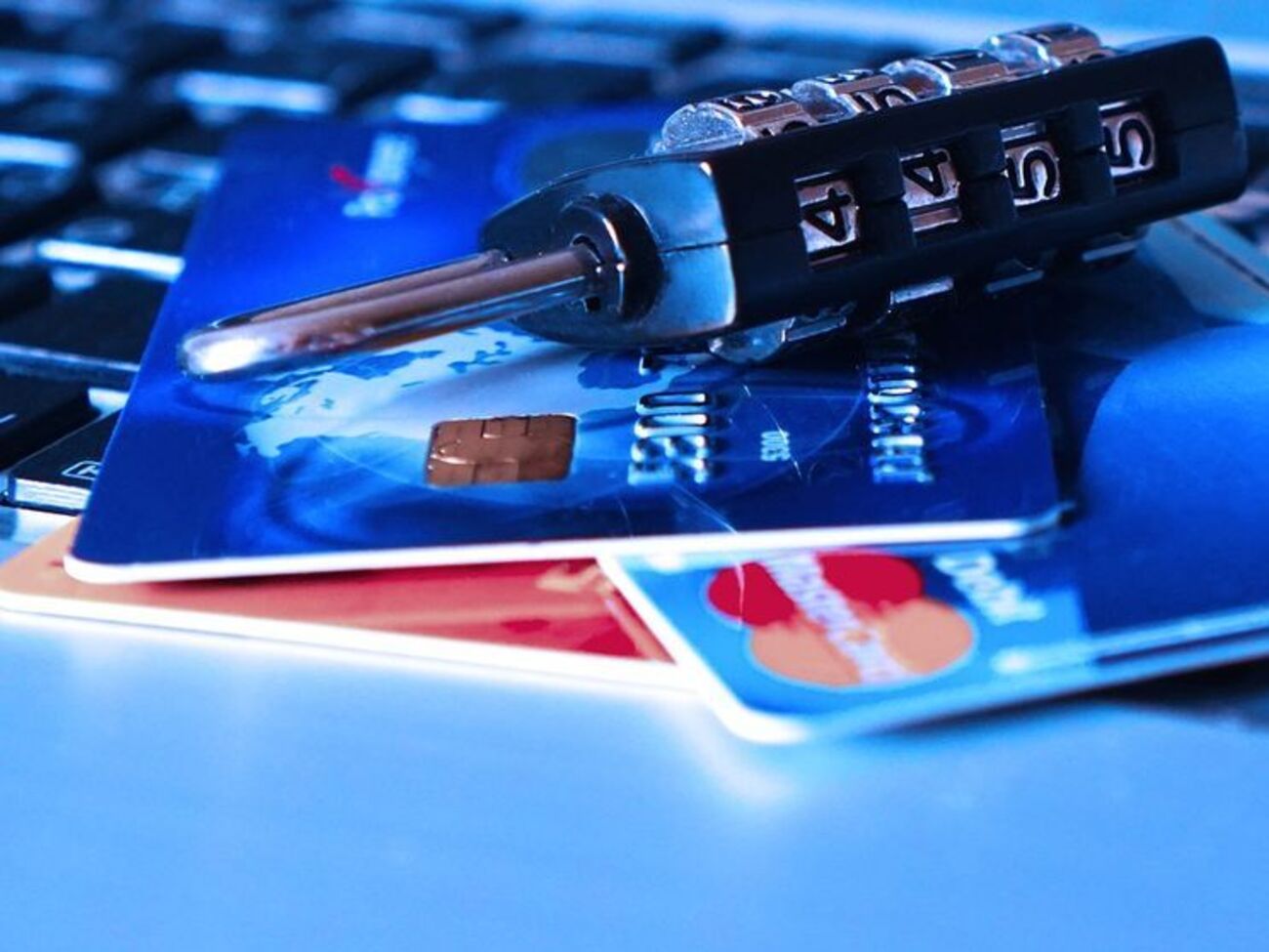 Громадянина Росії Володимира Дрінкмана засуджено у США до 12 років в'язниці за злом комп'ютерів із даними понад 160 мільйонів номерів кредитних карт