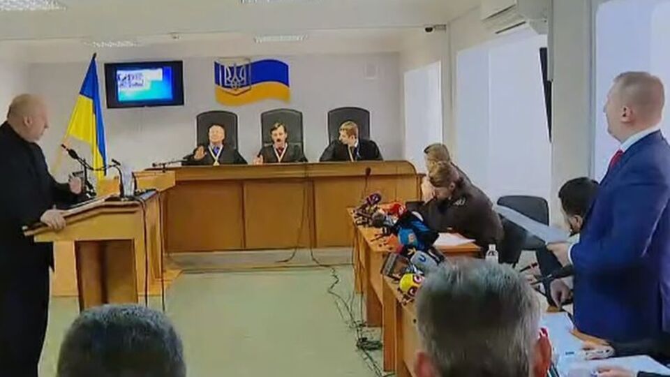 Справу Януковича розглядають в Оболонському райсуді Києва