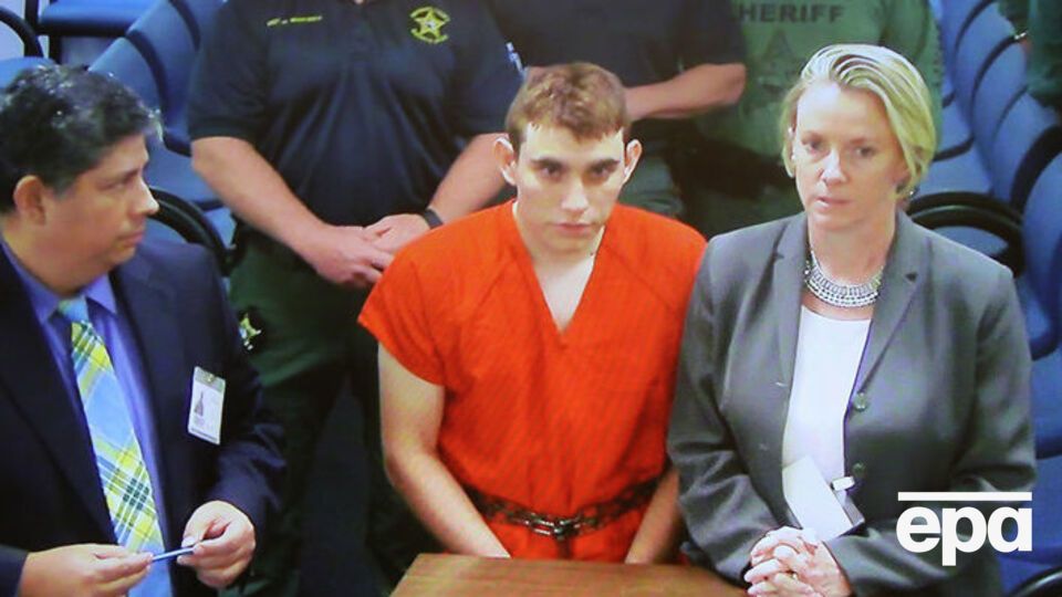 Круз (в центре) убил 17 человек