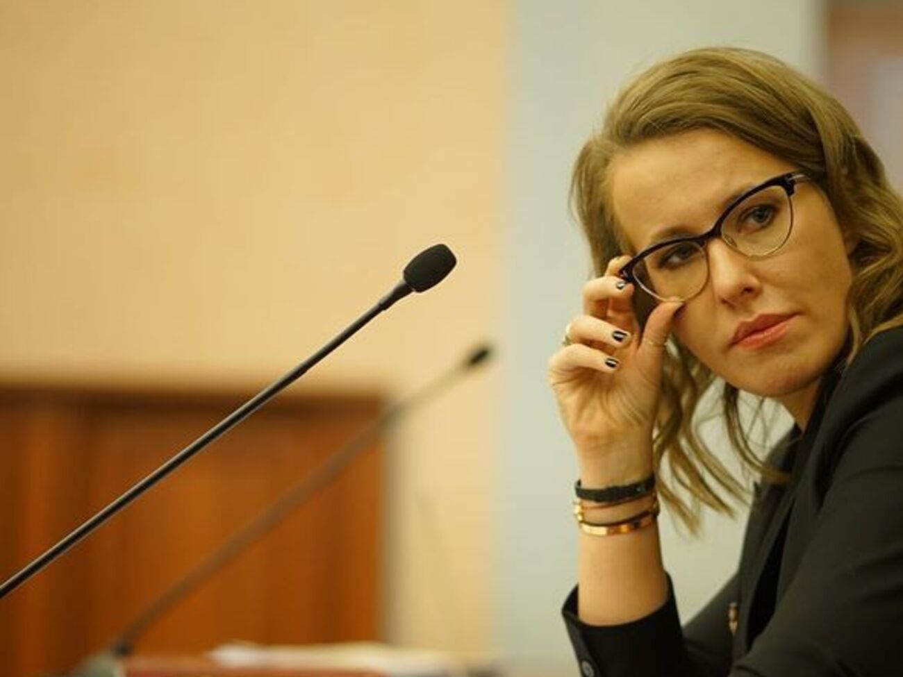 Собчак: Наконец-таки напечатали тираж нашего агитационного журнала. На дорогой бумаге, денег не пожалели