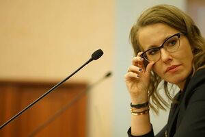 Собчак: Наконец-таки напечатали тираж нашего агитационного журнала. На дорогой бумаге, денег не пожалели