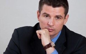 Валентин Гладких зазначив, що тема торгівлі в Криму і з Кримом активізувалася в інформпросторі України з наближенням річниці анексії півострова