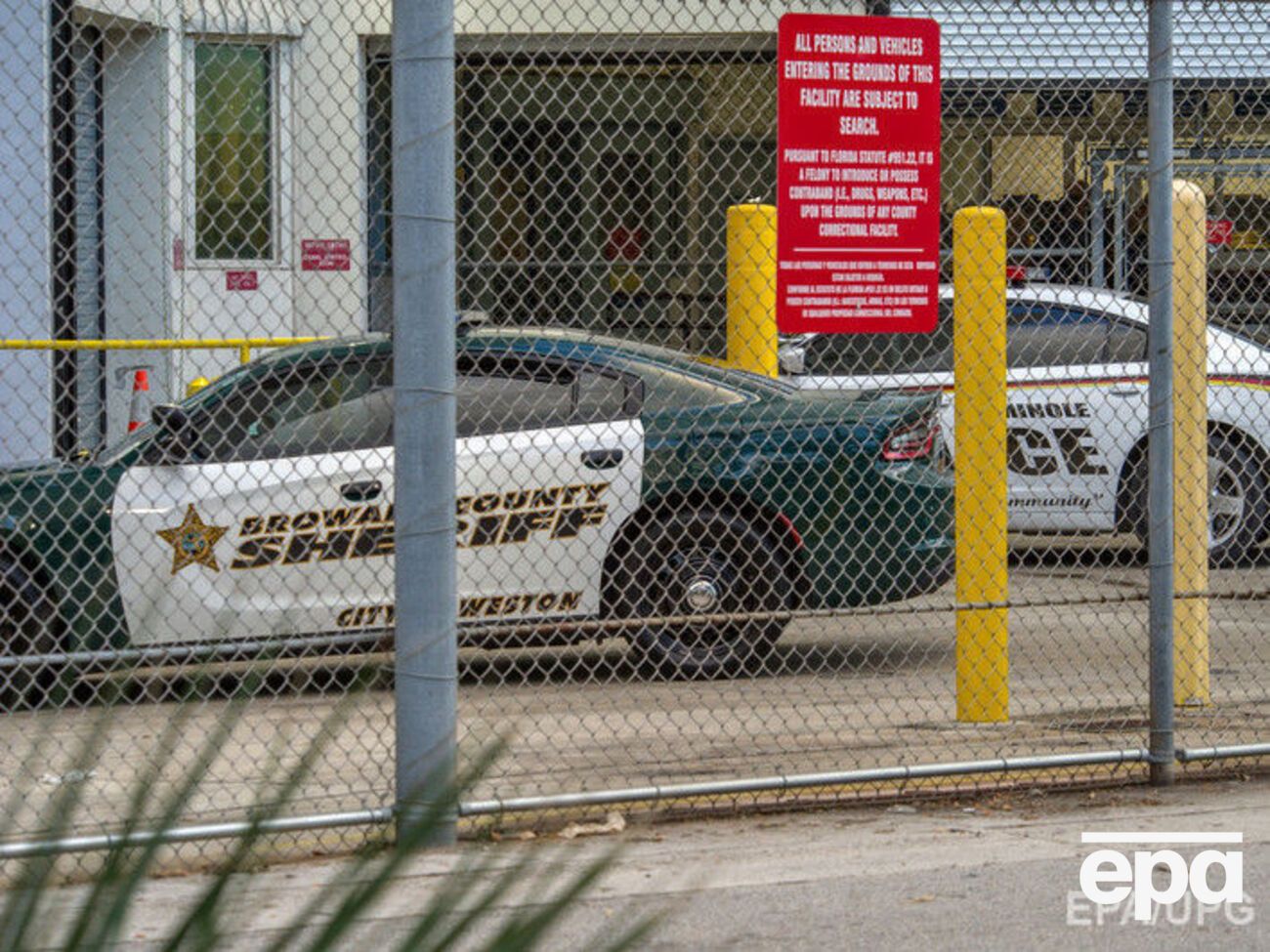 Жертвами стрельбы в американской школе стали 17 человек